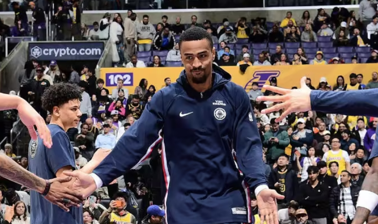 科林斯谈伤情：左眉骨上方缝了几针 感觉还好将接受进一步检查