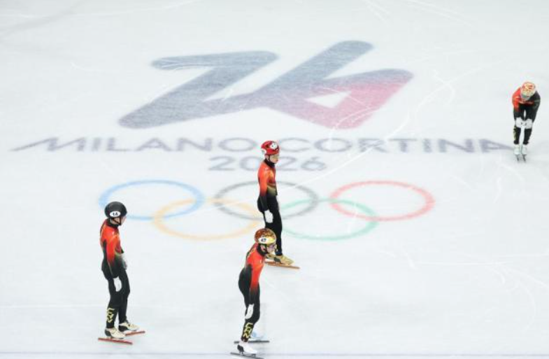 中国短道速滑队获得男子5000米接力比赛